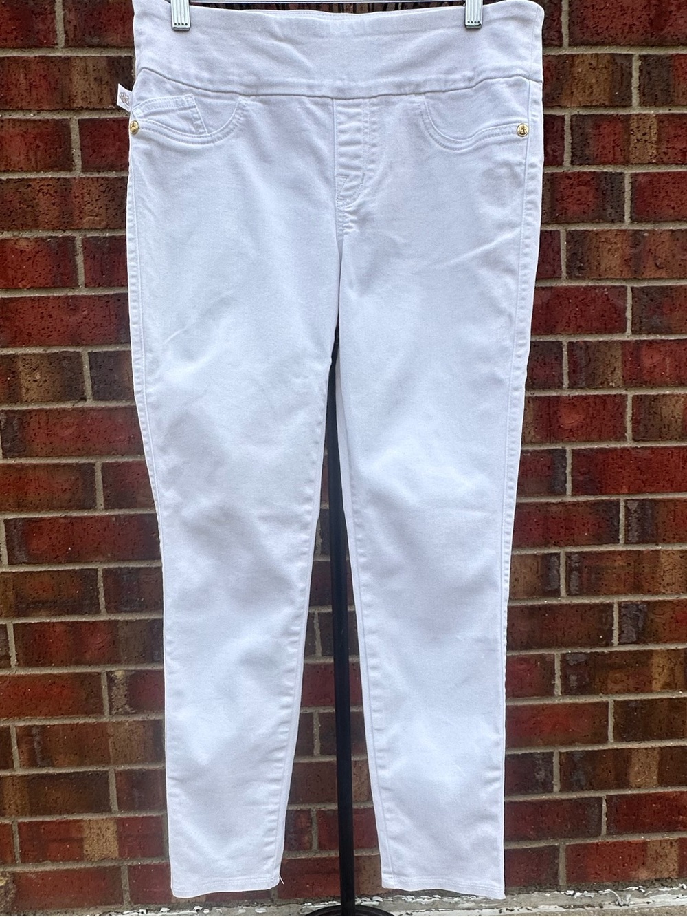 Rock & Republic Fever Pull On Jeans White Jeggings Slimming Denim Straight Leg